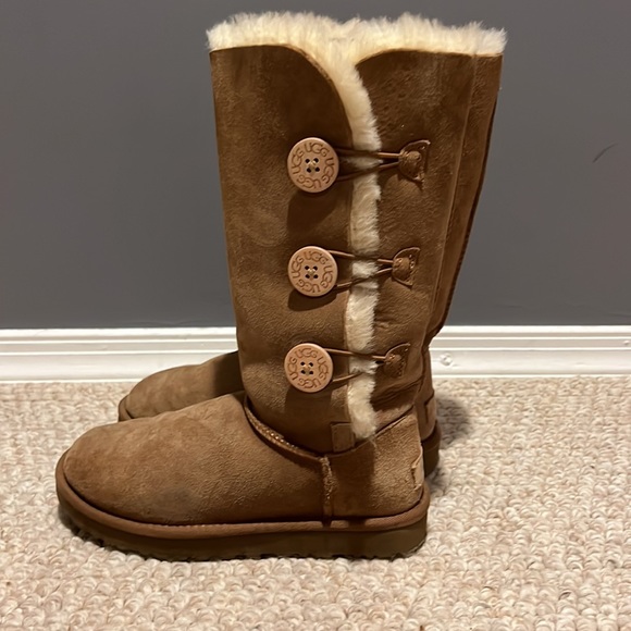Ugg Boots - Woman’s Size 6 - Picture 3 of 15
